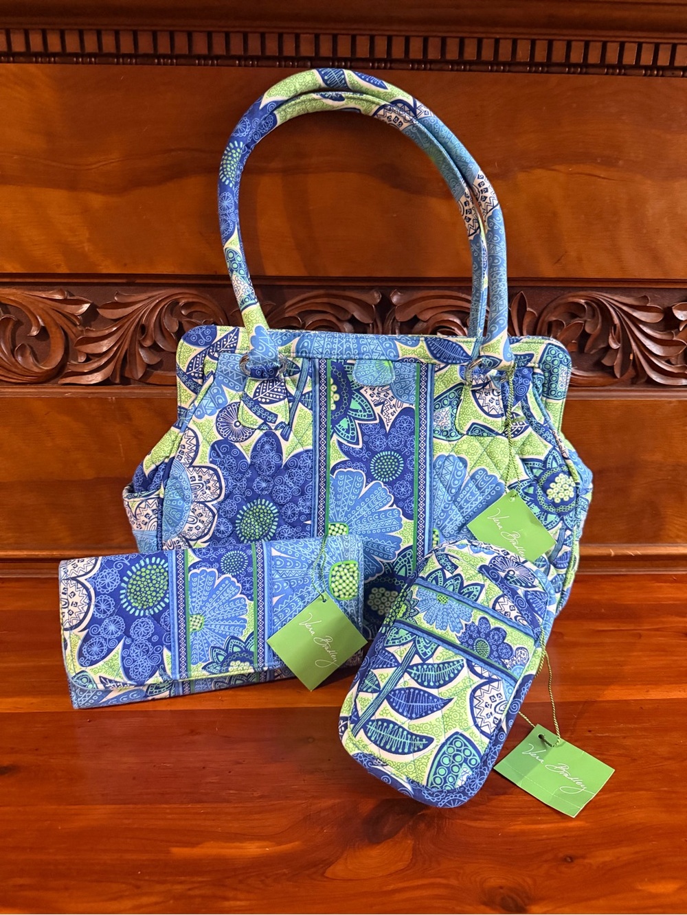NWT Vera Bradley “Doodle Daisy” Set with Tote in Trifold Wallet & Eyeglass Case